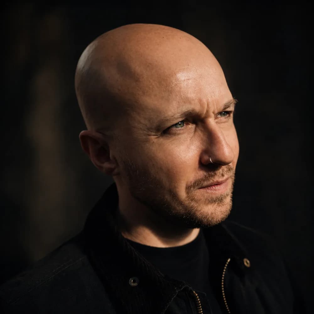 Black and white portrait of Thomas Zanelli